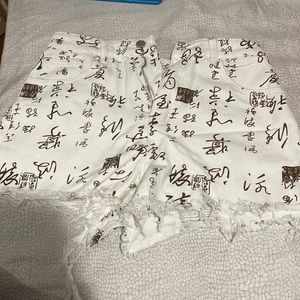 I’m selling a Jean shredded shorts. It’s very comfortable.